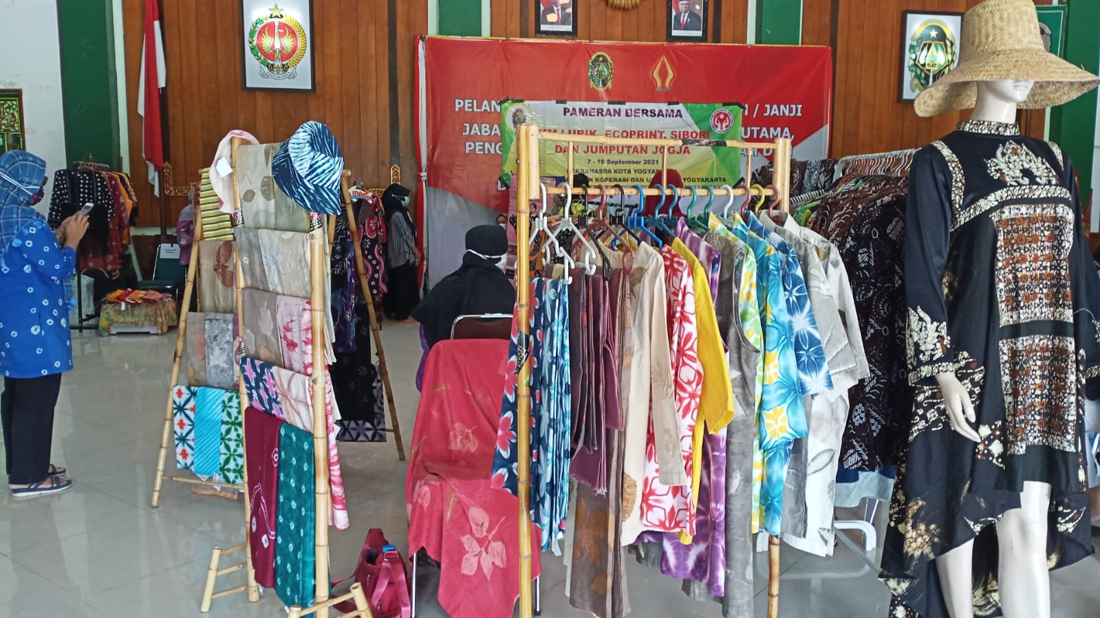 KOK Sekar Mataram Kampung Ledok Macanan Mengikuti Pameran Untuk IKM dengan Produk Shibori, Jumputan, Ecoprint dan Lurik di Balaikota Yogyakarta