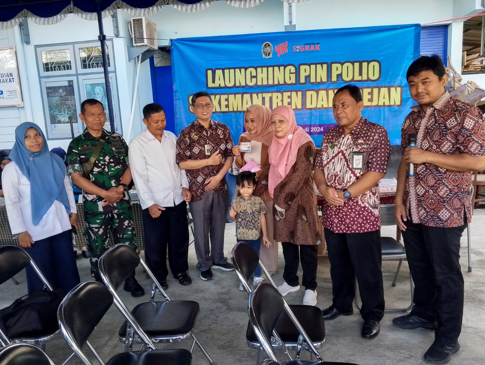 Pelaksanaan PIN Polio 2024 Tahap II di Halaman Klinik Realino Kelurahan Suryatmajan berjalan lancar.